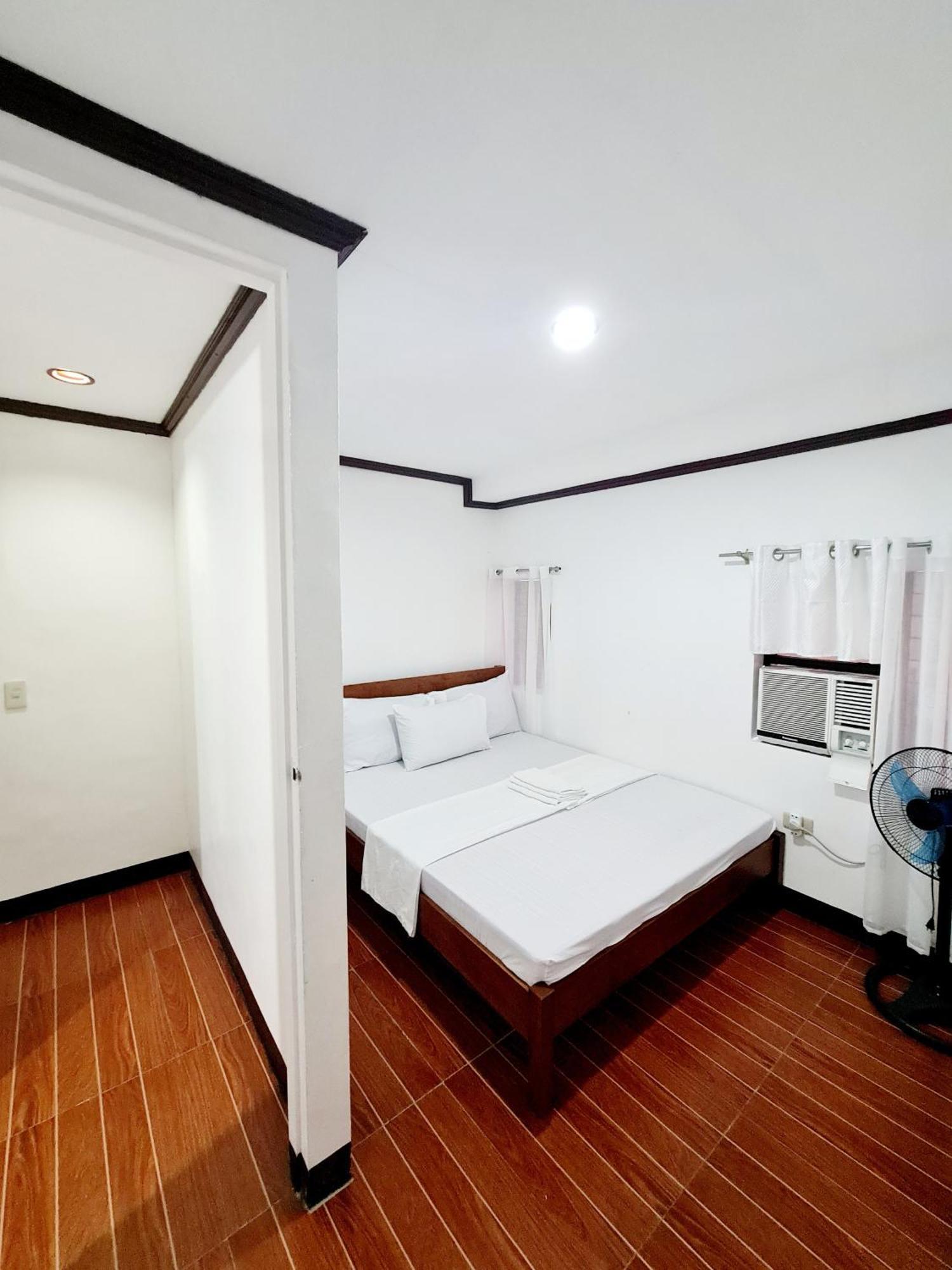 Calapan City Fully Furnished House Transient Near Xentromall L39 מראה חיצוני תמונה